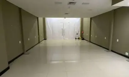Sala comercial com 90m2 de área total no Shopping Atlântico  de Balneário Camboriú