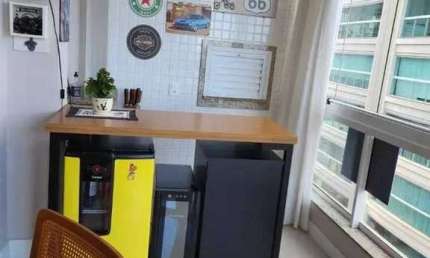 Apartamento com 1 suíte e 2 demi-suítes 2 vagas de garagem - Quadra mar no centro de Itapema