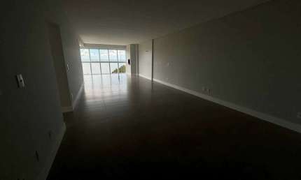 Apartamento com vista permanente para o mar mobiliado com 3 suítes e 2 vagas de garagem em Penha/SC