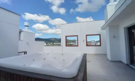 Cobertura à Venda com 3 Dormitórios  (1 suíte), 156 m² - Agronômica - Florianópolis/SC
