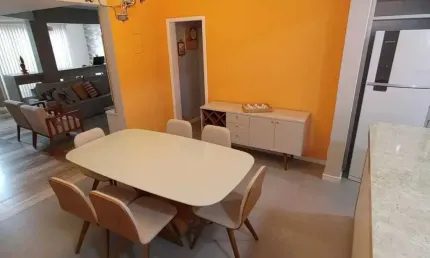 Casa de alto padrão com 04 dormitórios, Aprox. 250m da Praia de Armação do Itapocoróy, Penha/SC.