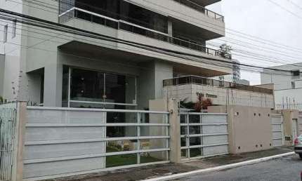 Apartamento com 3 dormitórios sendo 1 suíte e 2 vagas de garagem no Centro de Itajaí
