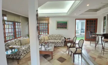 Casa com 4 Dormitórios à Venda, Área de 316  m2,  Piscina, Edícula e Anexo - Santa Mônica, Florianópolis/SC