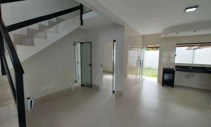 Casa individual com 3 dormitórios sendo 2 suítes a 5 min da praia em Porto Seguro, Bahia.