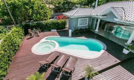 Belíssima Casa Mobiliada com 4 dormitórios e 4 vagas, nos Ingleses em Floripa!!!