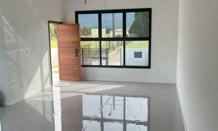 Casa Pronta Para Morar Térrea Com 3 Dormitórios Sendo 1 Suíte  No Jardim Rio Vermelho em Fpolis SC