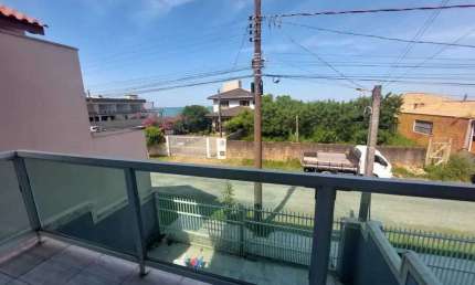 Casa Sobrado com 2 dormitórios e 1 vaga de garagem no Centro de Balneário Piçarras