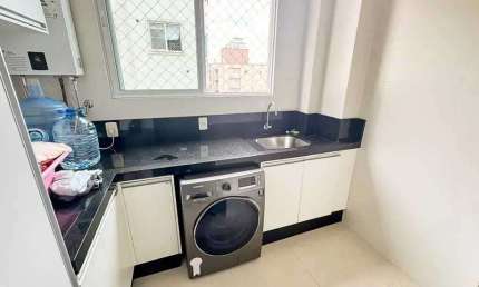 Apartamento com 3 dormitórios sendo 1 suíte, 2 vagas de garagem no Centro de Itapema