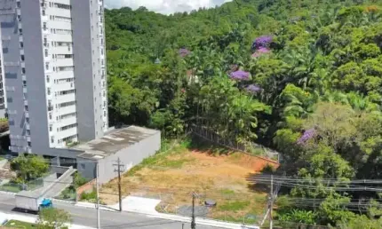 Terreno a venda no Bairro Bom Retiro (Viabilidade pronta)