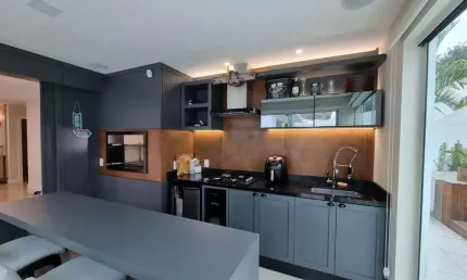 Linda Casa Alto Padrão de 460m2 à Venda, 4 Suítes, Bairro Pedra Branca em Palhoça, SC.