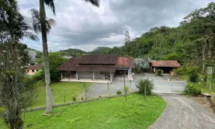 Pequena Chácara Urbana com 3 dormitórios sendo 1 suíte, 5200 m² em Testo Salto, Blumenau