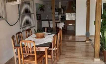 Casa mobiliada com 3 dormitórios e 2 vagas de garagem em Gravata - Navegantes