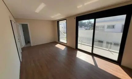 Casa alto padrão com 4 suítes e 4 vagas de garagem no bairro santa regina em camboriú