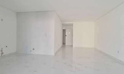 Apartamento com 3 suítes e 2 vagas de garagem na Praia central em Itapema