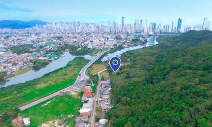 Terreno com 30.000m2 na divisa de Balneário Camboriú com Camboriú