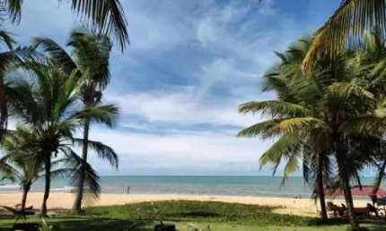 Casa à venda com 3 dormitórios sendo 1 suíte e 2 vagas de garagem em Santa Cruz Cabrália na Bahia