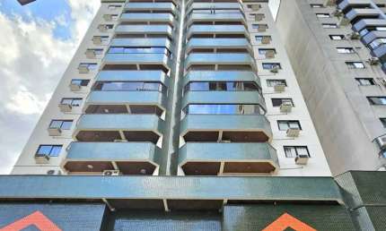 Apartamento com 2 dormitórios no Centro de Balneário Camboriú há poucos metros da Praia