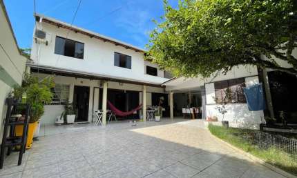 Casa com 5 quartos e 3 vagas de garagem no Bairro Nações em Balneário Camboriú