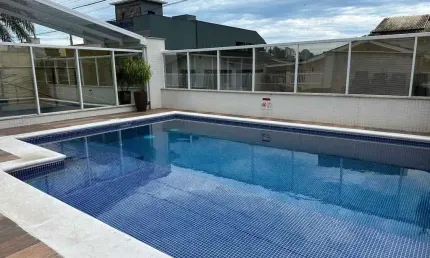 Apartamento mobiliado com 2 suítes e 2 vagas de garagem no bairro Ressacada em Itajaí