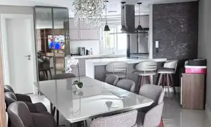 Apartamento mobiliado com 3 suítes e 4 vagas de garagem em Balneário Camboriú