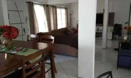 Sobrado com 3 quartos e 3 vagas de garagem no Centro de Balneário Camboriú