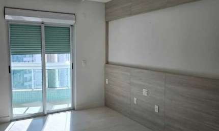 Apartamento com 3 suítes e 2 vagas no Centro de Balneário Camboriú