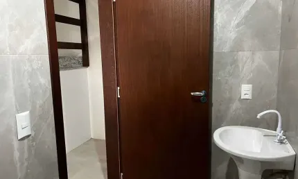 Sobrado com 3 dormitórios sendo 2 suítes e 1 vaga no Bairro Areias da Palhocinha em Garopaba