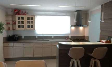Apartamento mobiliado com 03 suítes 02 vagas de garagem em Balneário Camboriú