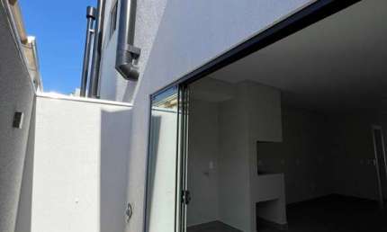 Sobrado com 100m² privativos,  3 dormitórios, sendo 1 suíte e 2 vagas no Morretes em Itapema