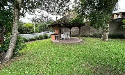 Apartamento com 2 dormitórios e 1 vaga de garagem no Centro de  Balneário Piçarras