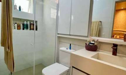Apartamento mobiliado com 2 suítes e 2 vagas de garagem em Camboriú