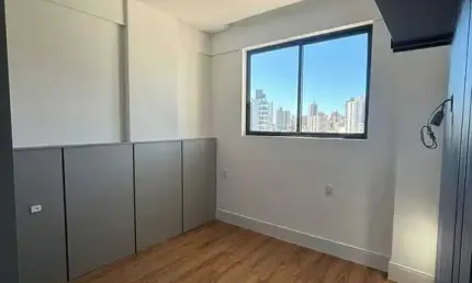Apartamento com 2 dormitórios sendo 1 suíte mobiliado e 2 vagas de garagem na Vila Operária, Itajaí