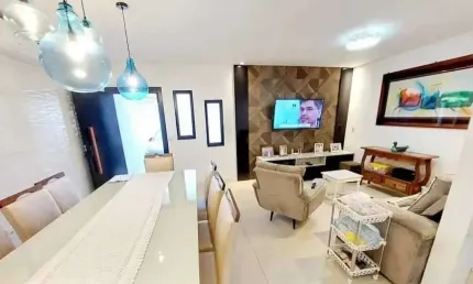Sobrado com 3 dormitórios sendo 1 suíte e 2 vagas de garagem no centro de camboriú