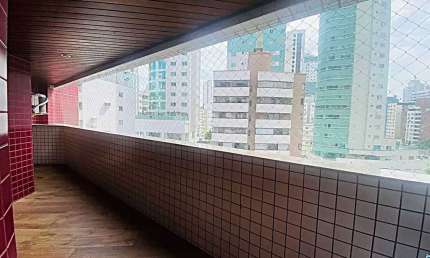 Apartamento com 2 dormitórios sendo 1 suíte e 1 vaga de garagem no Centro em Balneário Camboriú
