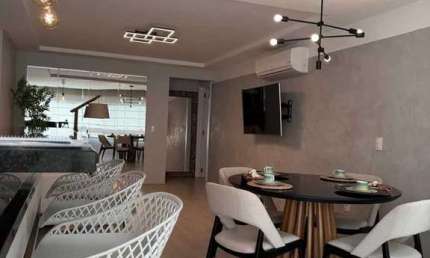 Apartamento mobiliado com 2 suítes e 2 vagas de garagem no Centro de Balneário Camboriú