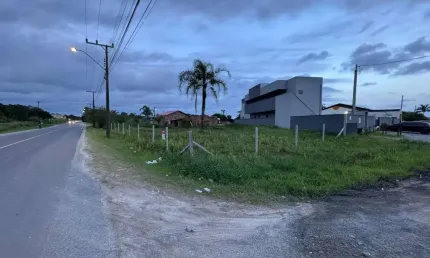 Terreno com 405,78m2 bem localizado em frente a avenida e em bairro comercial em Itapoá