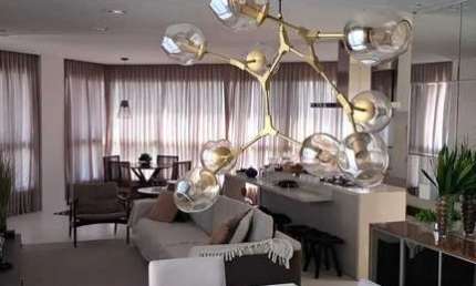 Apartamento quadra do mar com 4 suítes e 3 vagas de garagem no Centro de Balneário Camboriú