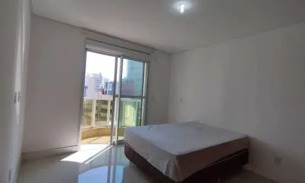 Amplo apartamento com 3 suítes e 3 vagas no centro de balneário camboriú