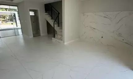 Sobrado pronto 3 quartos, com 1 suíte master no Bairro Itacolomi em Balneário Piçarras