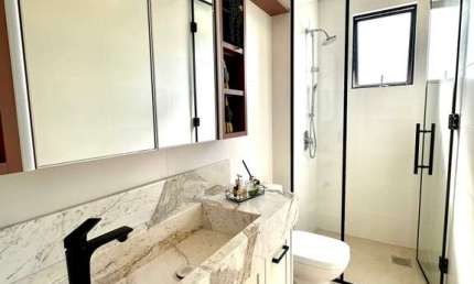 Apartamento finamente mobiliado com 3 dormitórios sendo 1 suíte e 2 vagas no Centro de Itajaí