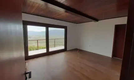 Casa Alto Padrão com 3 suítes e 2 vagas de garagem no Bairro Morro da Silveira em Garopaba/SC