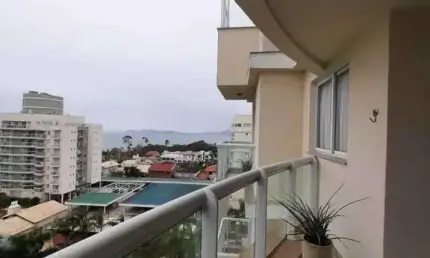 Apartamento mobiliado com 3 dormitórios sendo 1 suíte e 2 vagas de garagem em penha - sc.