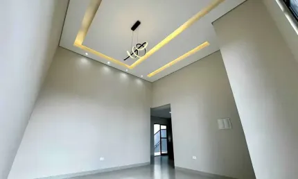 Casa semi mobiliada com 3 dormitórios sendo 1 suíte e 4 vagas de garagem em são josé dos pinhais