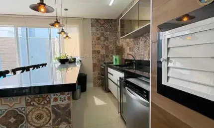 Casa mobiliada no condomínio caledônia com 4 suítes e 4 vagas de garagem em camboriú