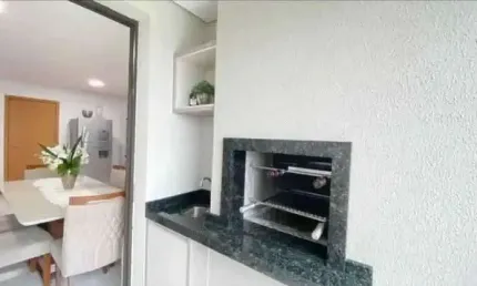 Apartamento mobiliado com 2 quartos sendo 1 suíte e 1 vaga aprox. 100m da praia alegre em penha/sc