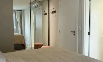Apartamento mobiliado com 2 suítes e 2 vagas de garagem em balneário camboriú