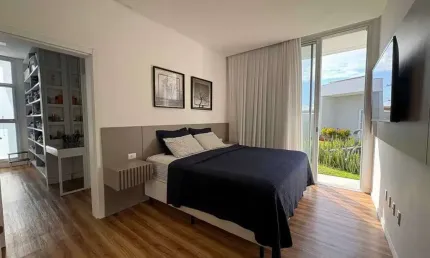 Casa mobiliada no condomínio caledônia com 3 suítes e 6 vagas de garagem em camboriú/sc