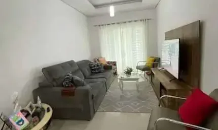 Sobrado triplex com 4 suítes e 3 vagas de garagem em balneário camboriú