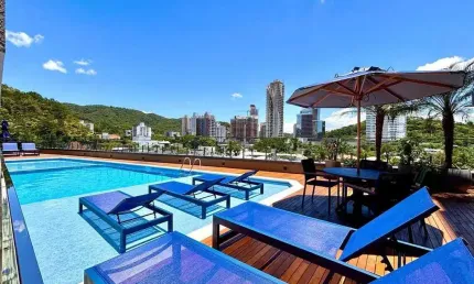 Apartamento com 2 dormitórios sendo 1 suíte e 1 vaga na praia dos amores em balneário camboriú