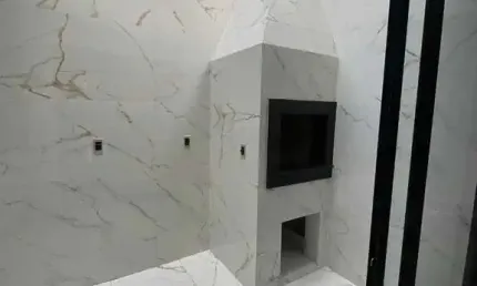 Sobrado 3 suítes e 1 vaga de garagem em balneário perequê
